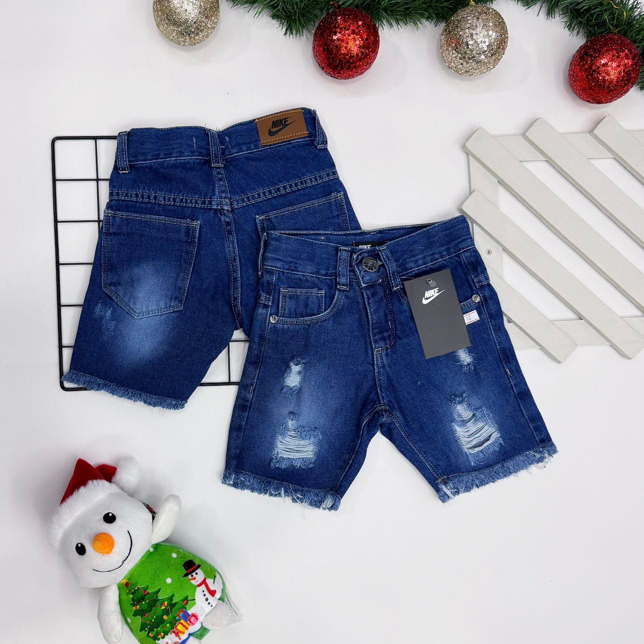 Bermuda Jeans Nike Escura rasgada